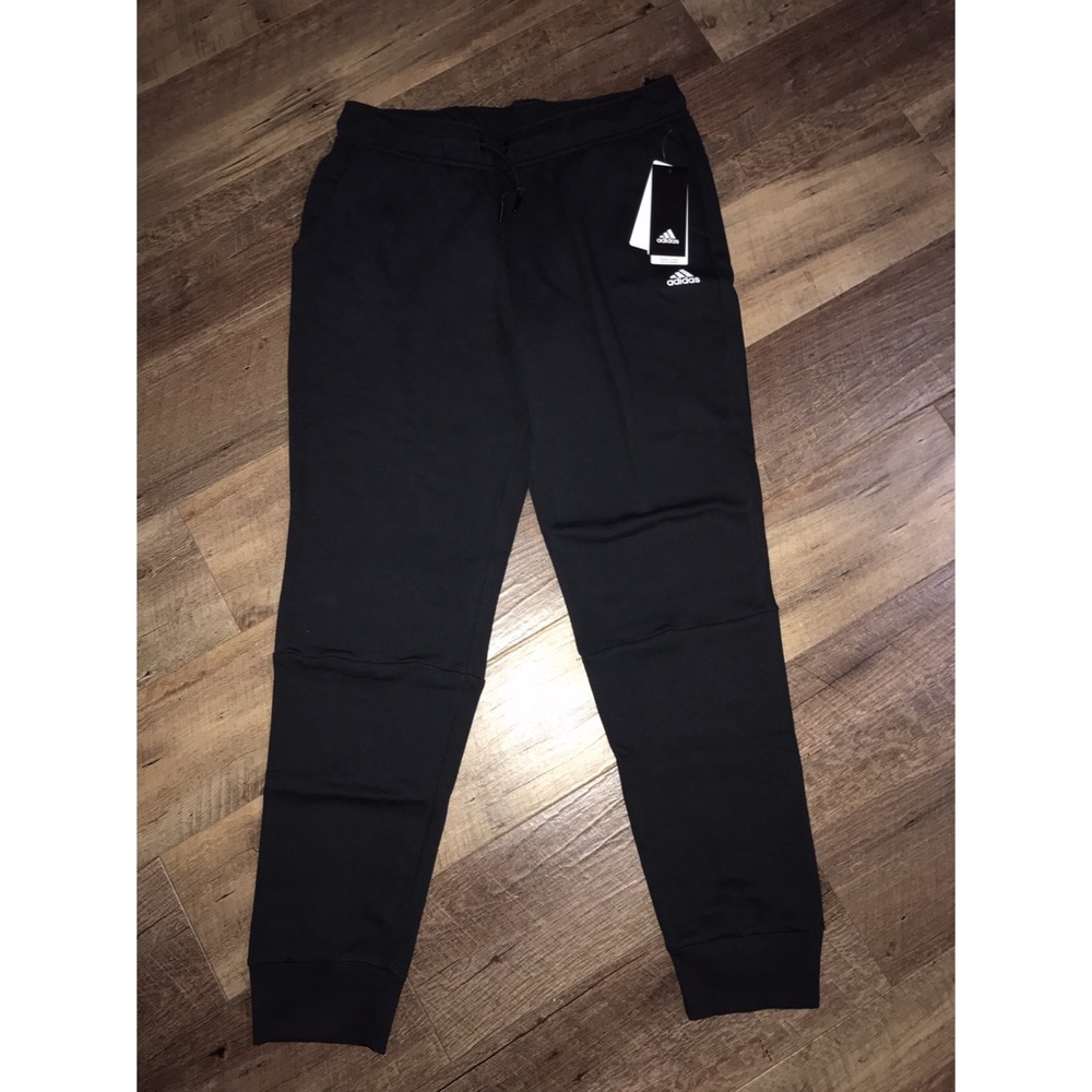 ❄️NEW WITH TAG❄️ Adidas Fleece Joggers